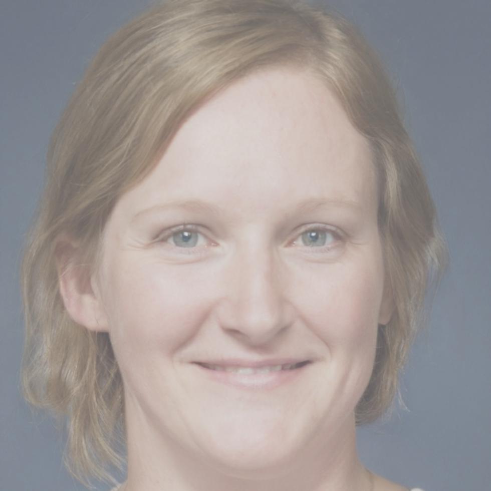 Portrait de Céleste Morvan, analyste financière senior
